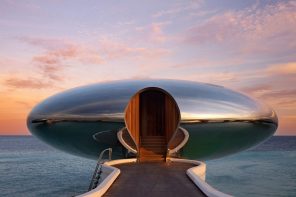 Futuristic Mirrored Villas & Sustainable Luxury Define This Red Sea Resort Experience
